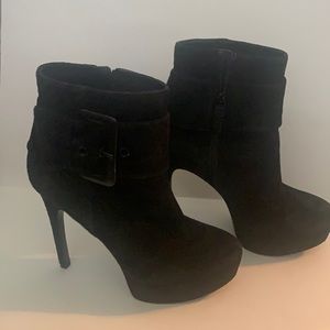 Via spiga black suede booties